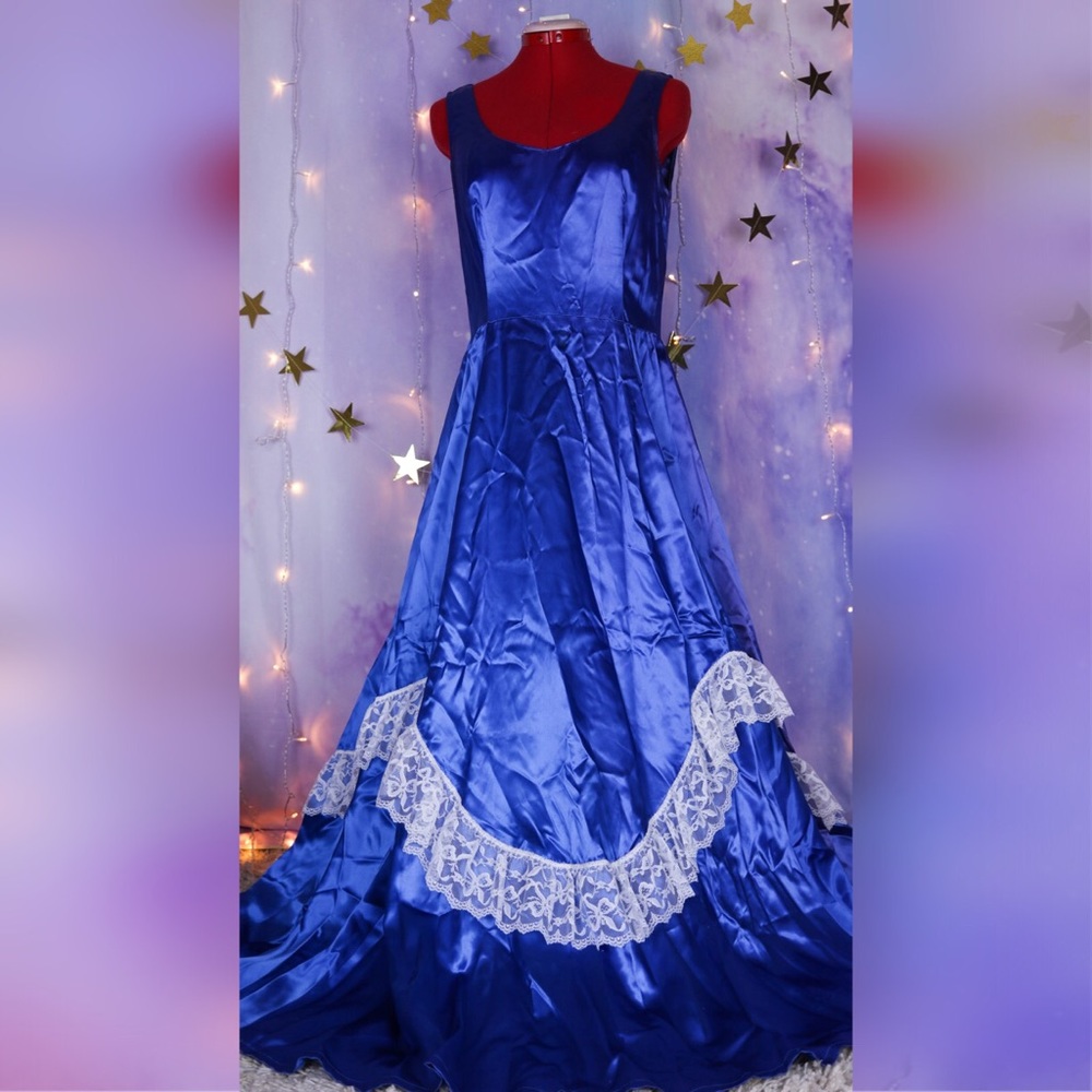 COSTUME Southern Belle with blue long satin dress